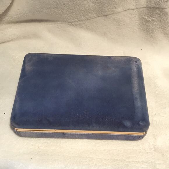 Vintage Blue Velvet Jewelry Case. OS - Picture 2 of 7